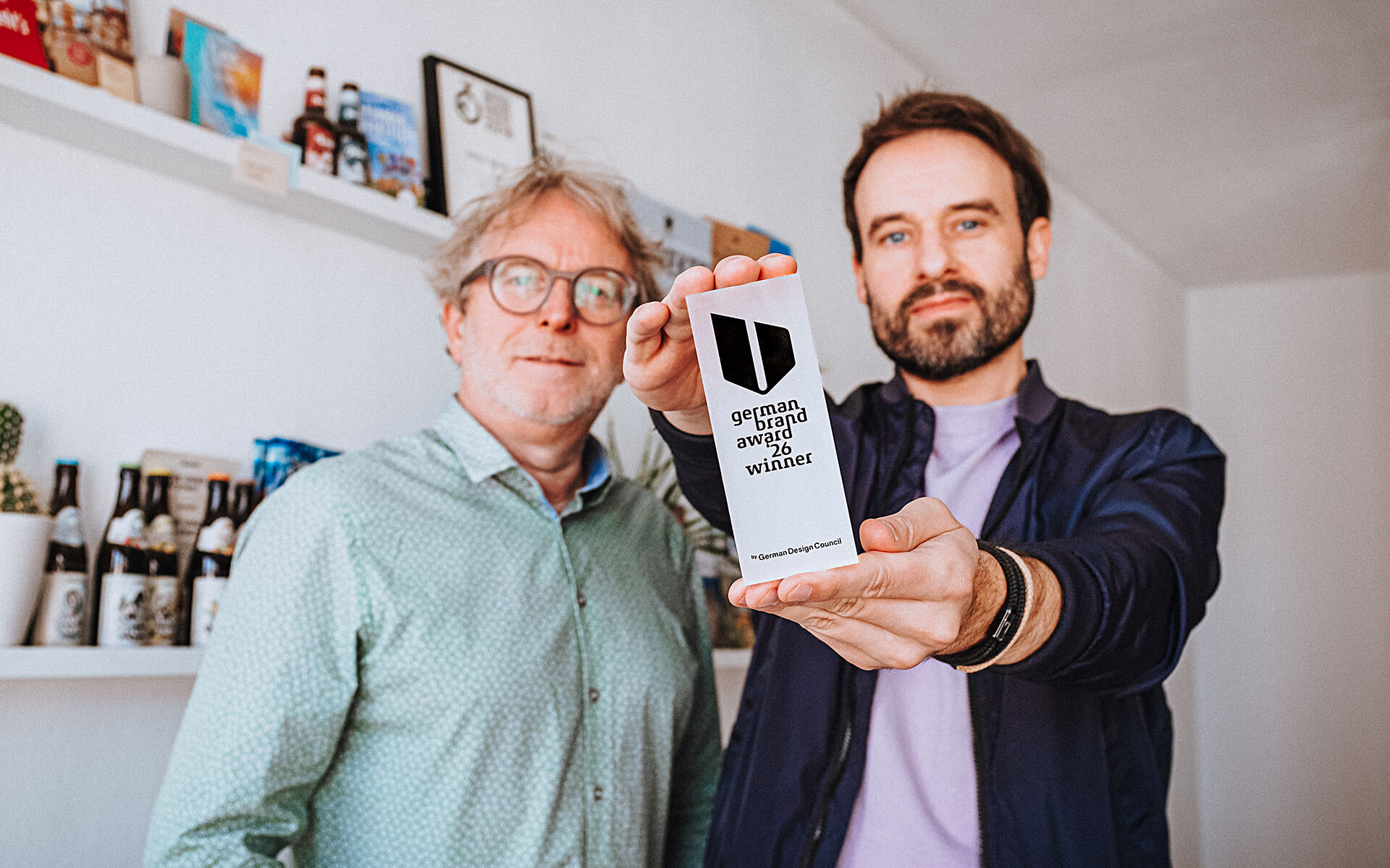 Die beiden Inhaber von teamElgato: Dieter Zollner und Matthias Lehner mit dem German Brand Award 2026